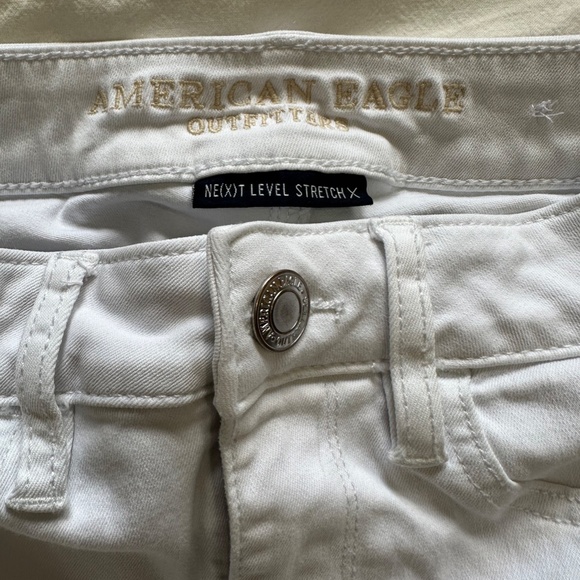 American Eagle White High Waisted Distressed Stretch Jeans Size 2 - Picture 3 of 5